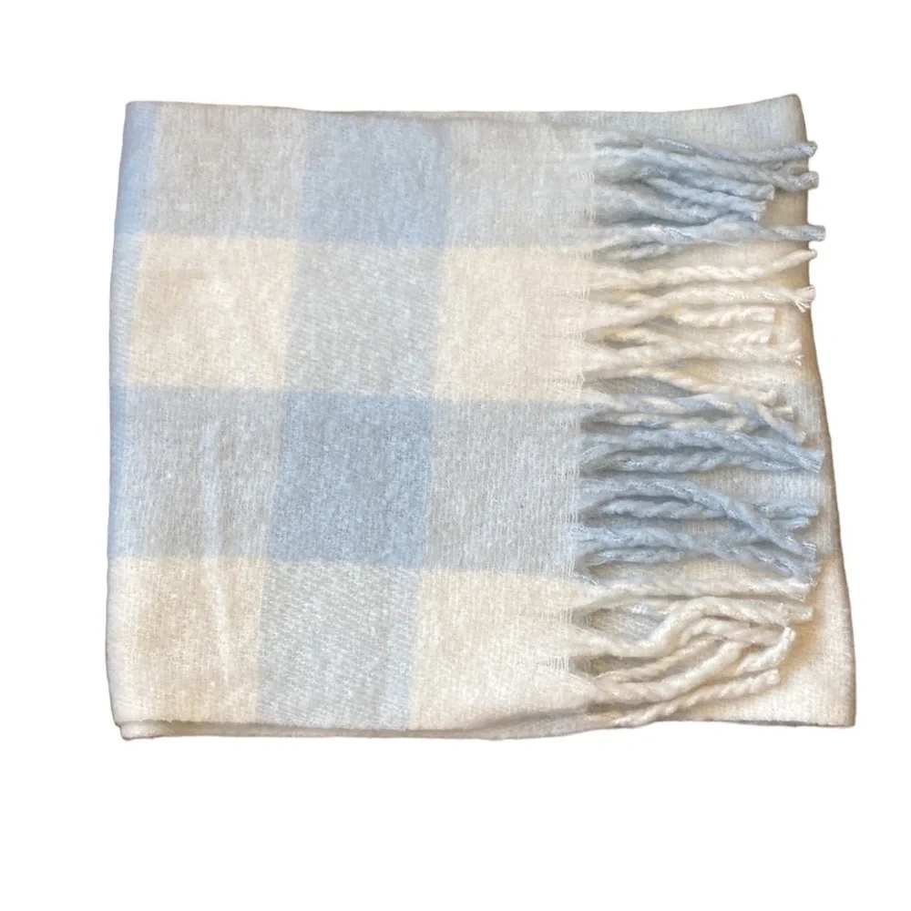 NWOT Steve Madden Fringed Blanket Scarf